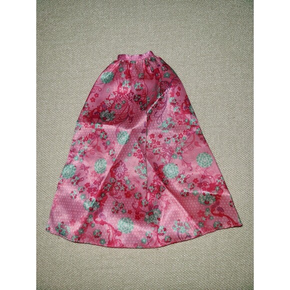 None Other - Fashionistas Barbie Doll Clothes Pink Red Roses Skirt